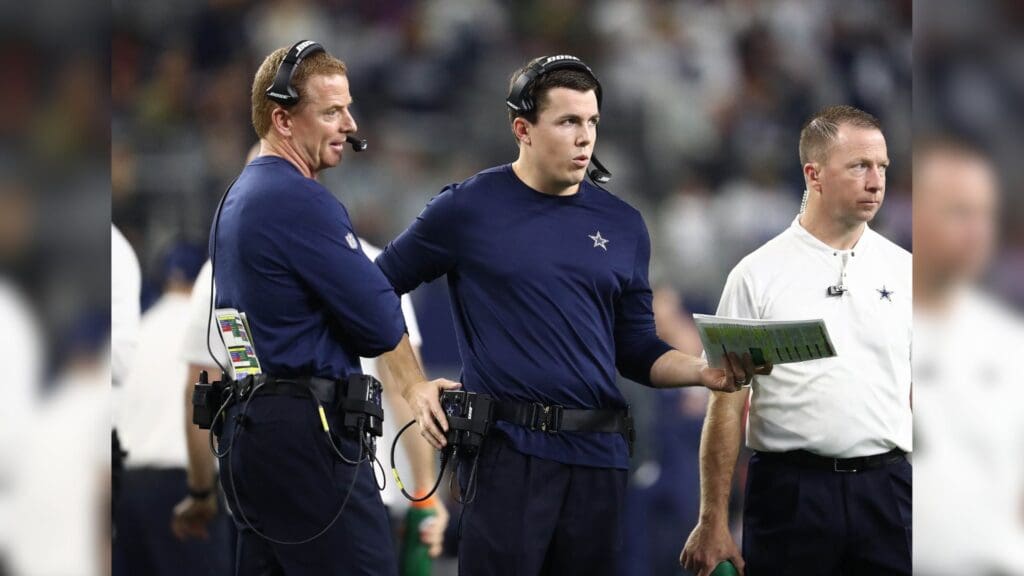 Dec 9, 2018; Arlington, TX, USA; Dallas Cowboys quarterbacks coach Kellen Moore and head coach Jason Garrett during a timeout from the game against the Philadelphia Eagles at AT&T Stadium.