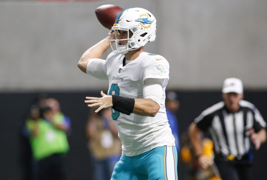 Oct 15, 2017; Atlanta, GA, USA; Miami Dolphins quarterback Jay Cutler (6) throws a pass against the Atlanta Falcons in the first quarter at Mercedes-Benz Stadium