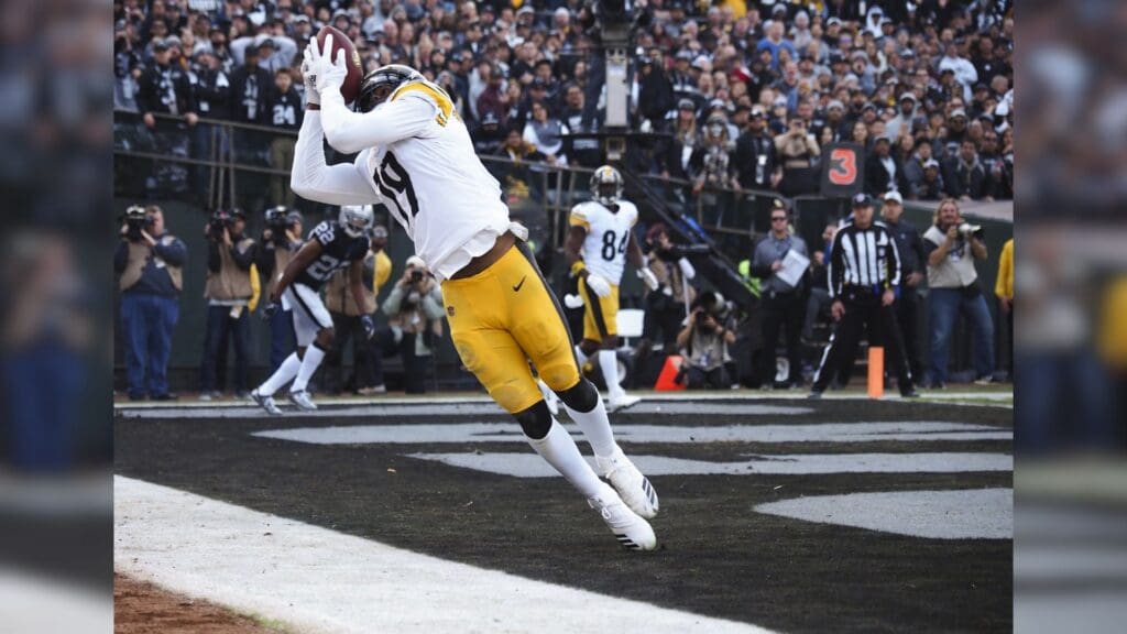 Dec 9, 2018; Oakland, CA, USA; Pittsburgh Steelers wide receiver JuJu Smith-Schuster (19) catches the ball, originally called out of bounds later reviewed as a touchdown against the Oakland Raiders during the second quarter at Oakland Coliseum.