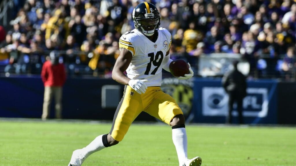 Nov 4, 2018; Baltimore, MD, USA; Pittsburgh Steelers wide receiver JuJu Smith-Schuster (19) runs after the catch during the first quarter against the Baltimore Ravens at M&T Bank Stadium.