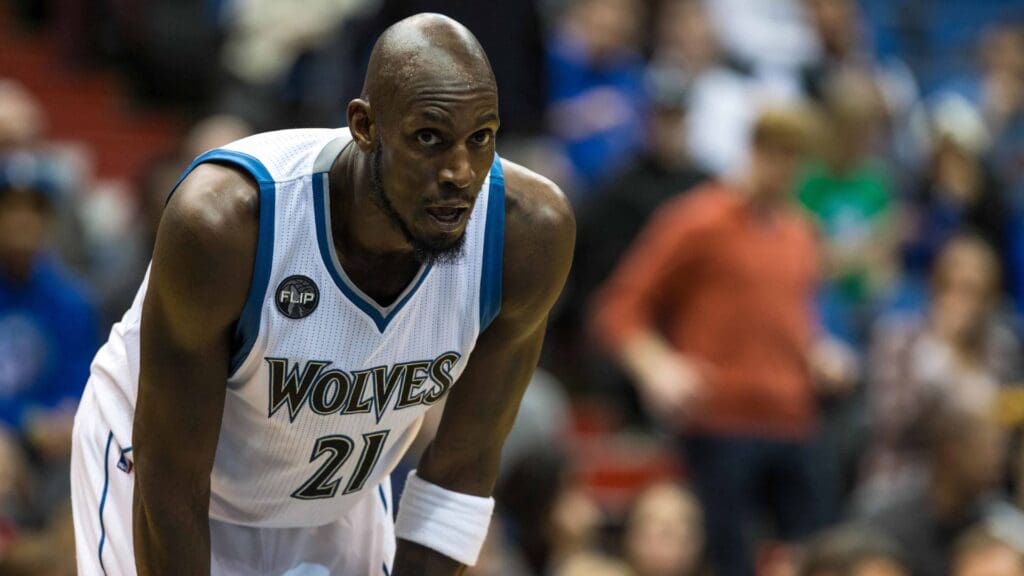 Jan 12, 2016; Minneapolis, MN, USA; Minnesota Timberwolves forward Kevin Garnett (21) against the Oklahoma City Thunder at Target Center. The Thunder defeated the Timberwolves 101-96.