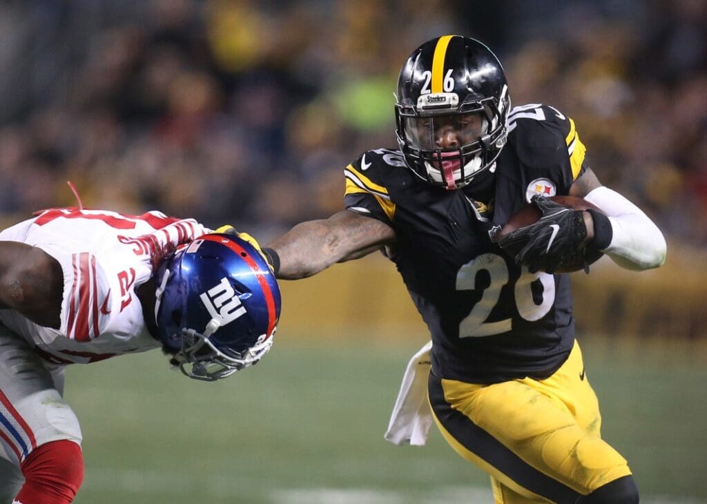Dec 4, 2016; Pittsburgh, PA, USA; Pittsburgh Steelers running back Le'Veon Bell (26) rushes the ball against New York Giants strong safety Landon Collins (21) during the first quarter at Heinz Field. Pittsburgh won 24-14.