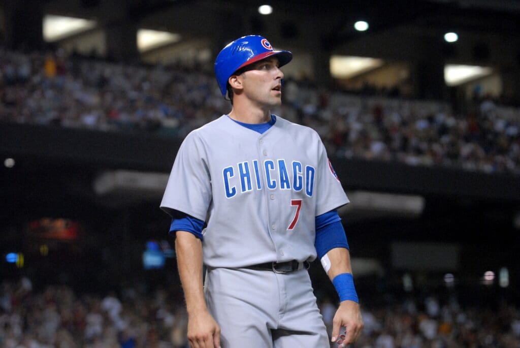 Aug 24, 2007; Phoenix, AZ, USA; Chicago Cubs second baseman (7) Mark DeRosa against the Arizona Diamondbacks at Chase Field.