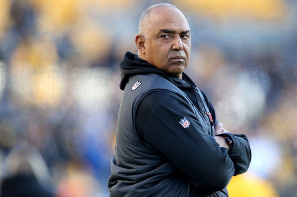 Cincinnati Bengals head coach Marvin Lewis observers the team during warm ups before a Week 17 NFL football game against the Pittsburgh Steelers, Sunday, Dec. 30, 2018, at Heinz Field in Pittsburgh. Cincinnati Bengals At Pittsburgh Steelers 12 30 2018 Syndication Cincinnati