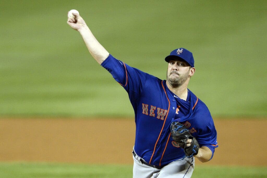 Sep 8, 2015; Washington, DC, USA; New York Mets starting pitcher Matt Harvey (33) pitches during the fifth inning against the Washington Nationals at Nationals Park.