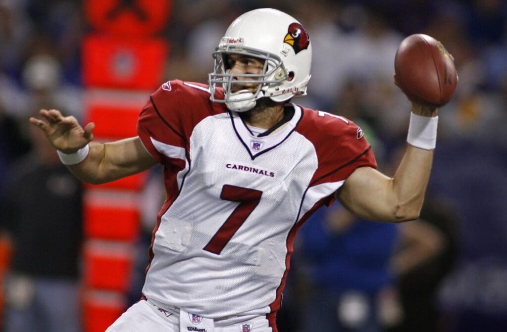 Nov 26, 2006; Minneapolis, Minnesota, USA: Arizona Cardinals quarterback #7 Matt Leinart looks to pass against the Minnesota Vikings in fourth quarter action at the Metrodome. Vikings win 31-26.