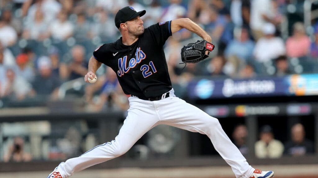Jul 28, 2023; New York City, New York, USA; New York Mets starting pitcher Max Scherzer (21) pitches against the Washington Nationals during the first inning at Citi Field.