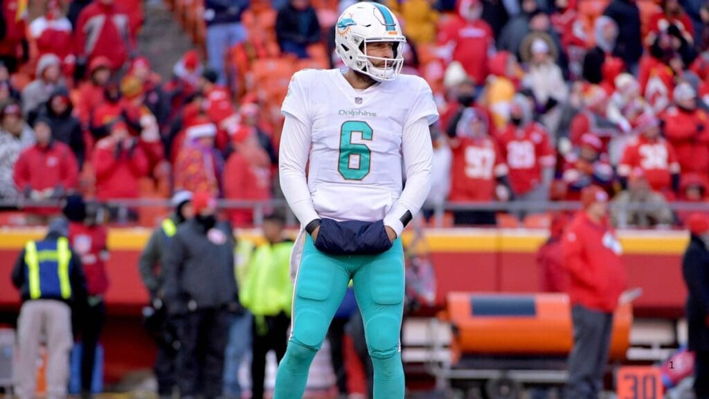 Dec 24, 2017; Kansas City, MO, USA; Miami Dolphins quarterback Jay Cutler (6) reacts after a play during the game against the Kansas City Chiefs at Arrowhead Stadium.