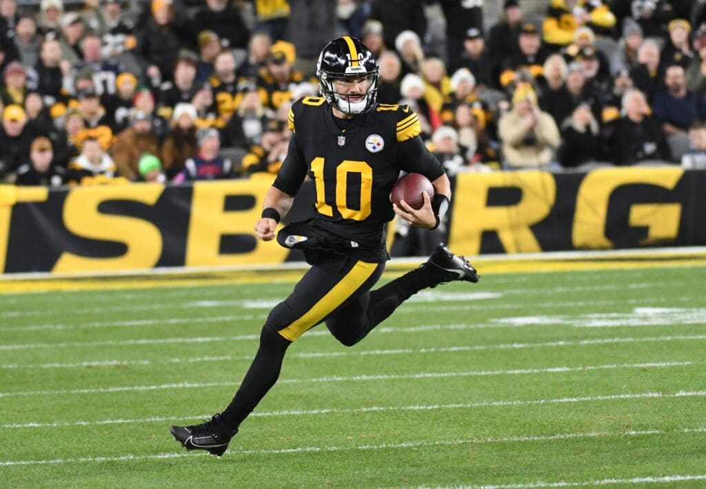 Dec 7, 2023; Pittsburgh, Pennsylvania, USA; Pittsburgh Steelers quarterback Mitch Trubisky (10) runs for a first down against the New England Patriots during the first quarter at Acrisure Stadium.
