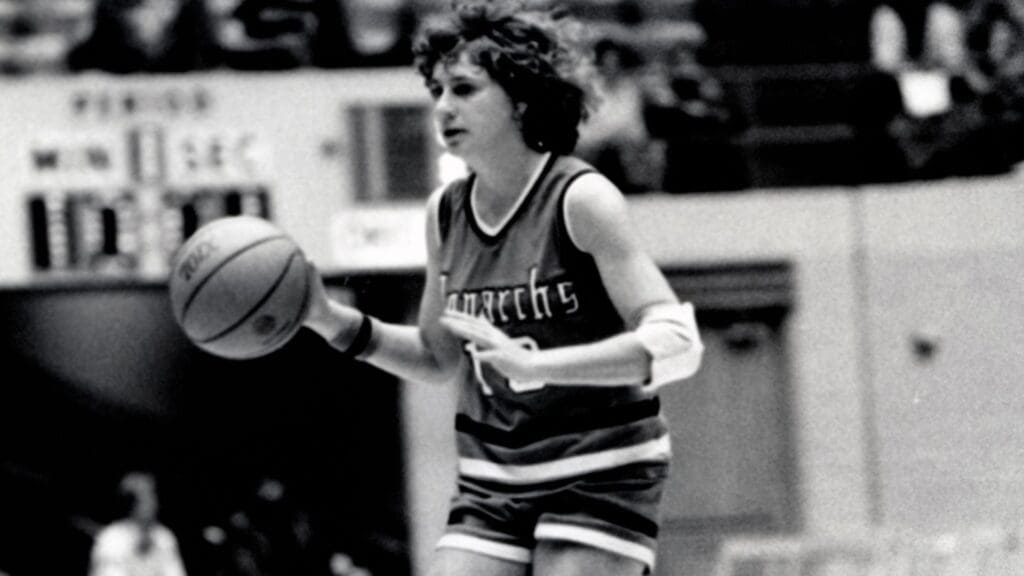 Nov 1, 1977; Columbus OH, USA,FILE PHOTO; Old Dominion Monarchs forward Nancy Lieberman (10) in action against the Ohio State Buckeyes at St Johns Arena.