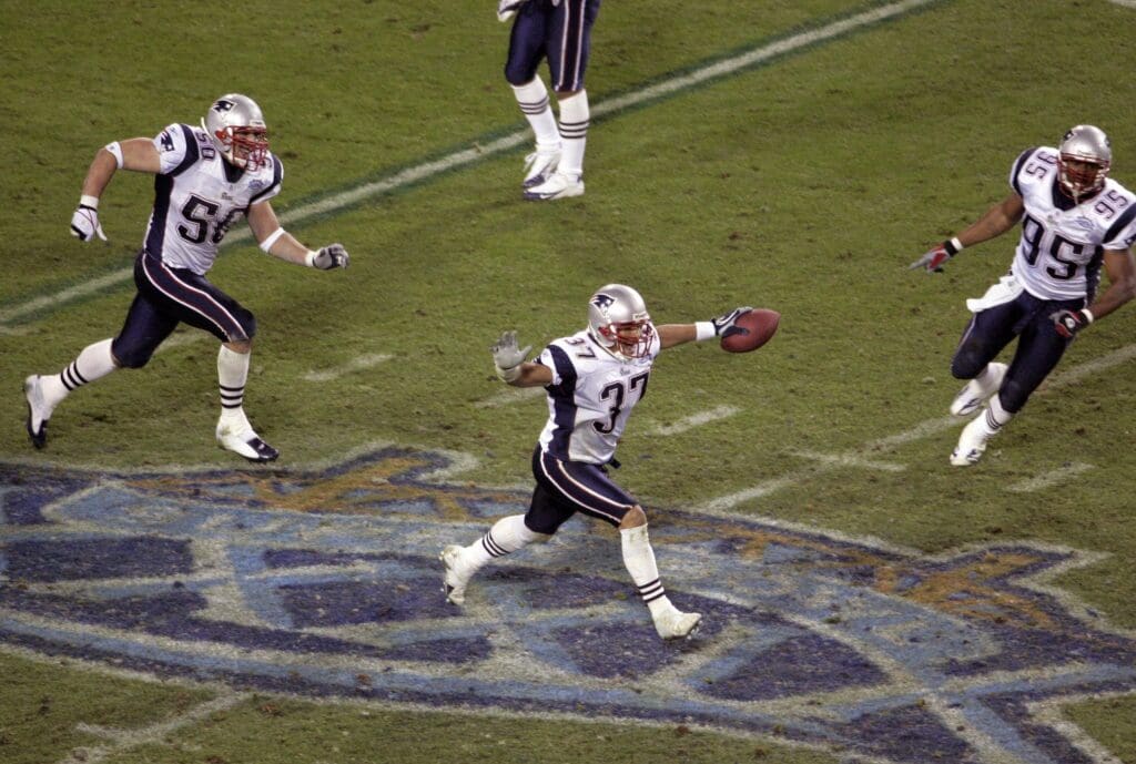 Feb 06, 2005; Jacksonville, FL, USA; New England Patriots safety Rodney Harrison (37) returns an interception against the Philadelphia Eagles in Super Bowl XXIX that seals the game in the 4th quarter. The Patriots defeated the Eagles 24-21 at Alltel Stadium. 