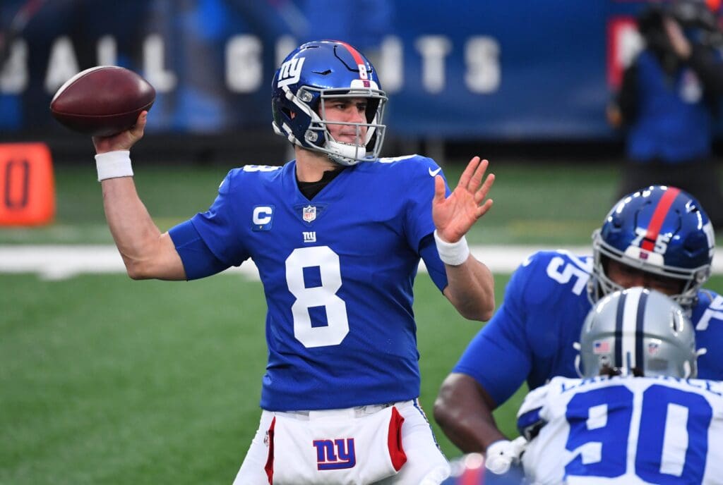 New York Giants quarterback Daniel Jones (8) throws a pass against the Dallas Cowboys in the first half at MetLife Stadium