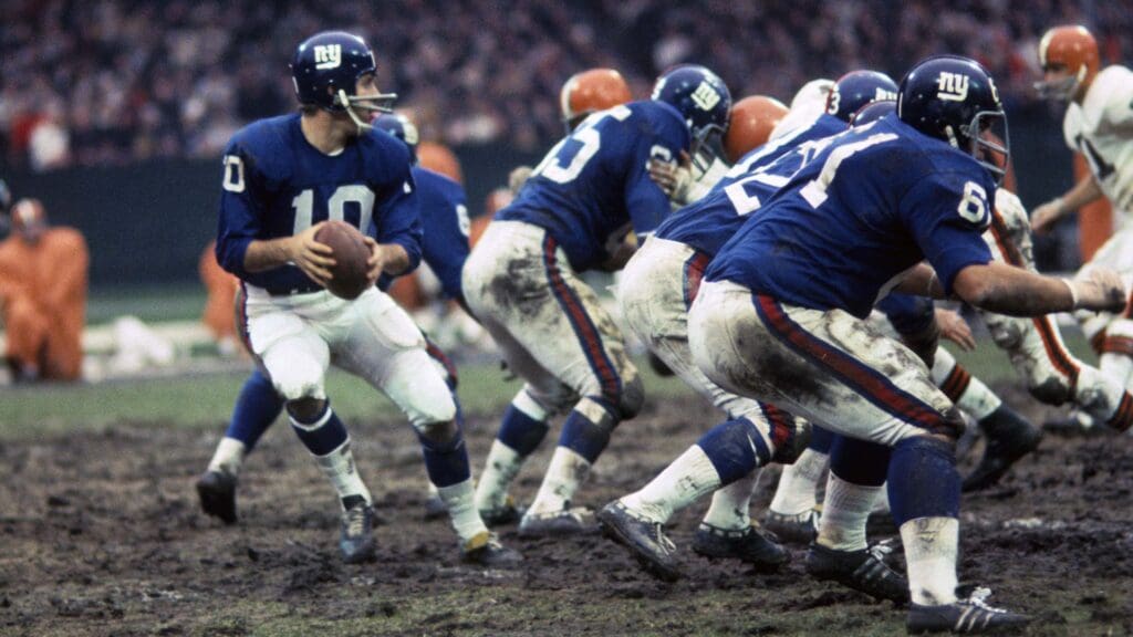 Dec 1, 1968; Cleveland, OH, USA; FILE PHOTO; New York Giants quarterback Fran Tarkenton (10) in action against the Cleveland Browns at Cleveland Stadium