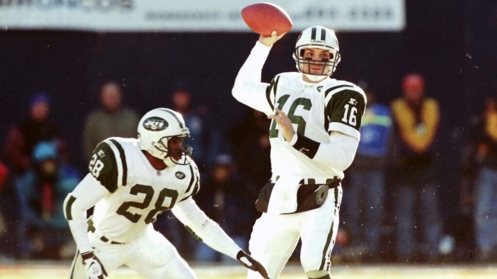 New York Jets Vinny Testaverde (16) looks for an open receiver against the Broncos during the AFC Championship game at Mile High Stadium in Denver Jan 17, 1999. Denver won the game 23-10