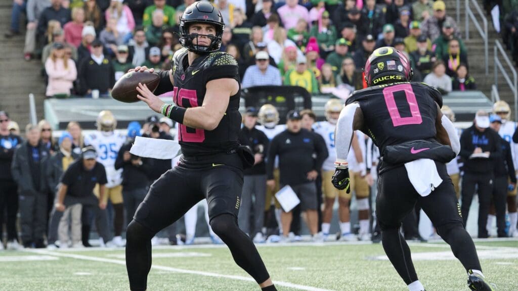 Oct 22, 2022; Eugene, Oregon, USA; Oregon Ducks quarterback Bo Nix (10) throws a pass during the first half against the UCLA Bruins at Autzen Stadium.
