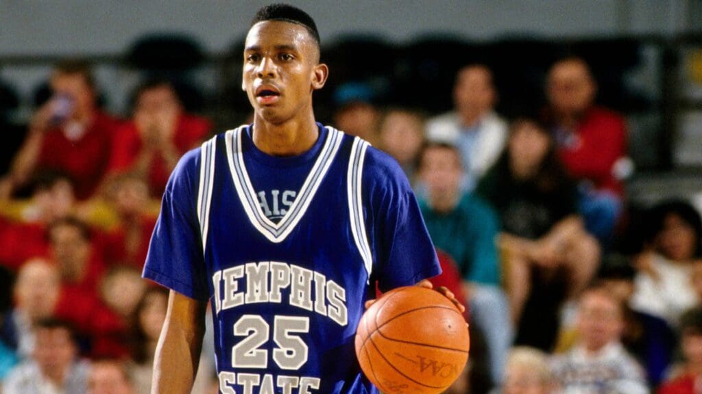 Feb 21, 1993; Phoenix, AZ, USA; FILE PHOTO; Memphis Tigers guard Penny Hardaway (25) in action against the Arizona State Sun Devils at Arizona Veterans Memorial Coliseum