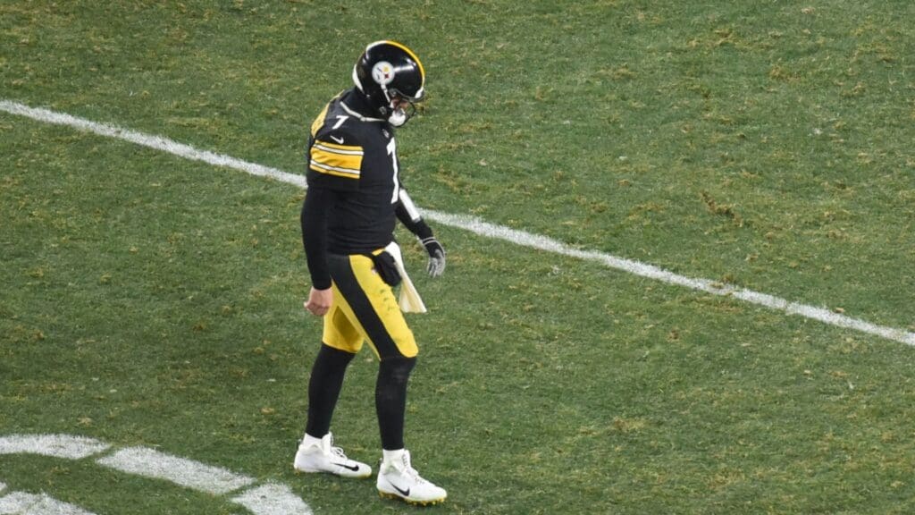 Jan 10, 2021; Pittsburgh, PA, USA; Pittsburgh Steelers quarterback Ben Roethlisberger (7) walks off the field after throwing an interception to Cleveland Browns outside linebacker Sione Takitaki (not pictured) in the fourth quarter of an AFC Wild Card playoff game at Heinz Field
