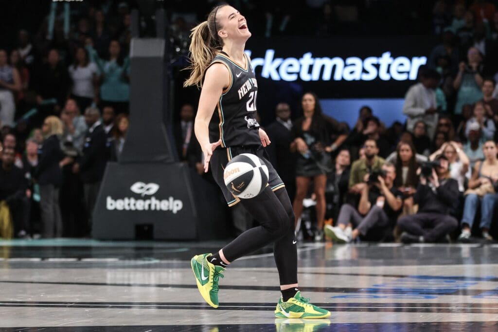 Jun 17, 2025; Brooklyn, New York, USA; New York Liberty guard Sabrina Ionescu (20) celebrates in the final seconds of the fourth quarter against the Atlanta Dream at Barclays Center