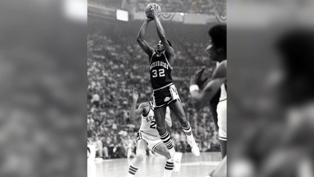 Mar 25, 1978; St. Louis, MO, USA; FILE PHOTO; Arkansas guard Sidney Moncrief (32) in action against Kentucky Wildcats during the 1978 Final Four.