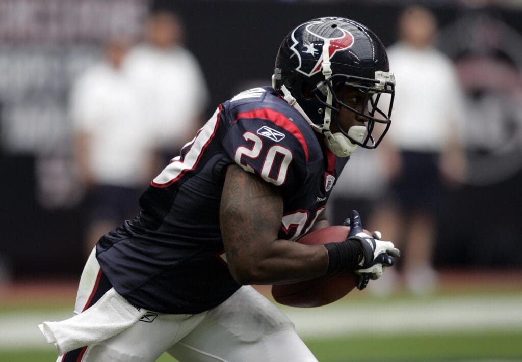 Sept 26, 2010; Houston, TX, USA; Houston Texans running back Steve Slaton (20) returns a kick against the Dallas Cowboys in the second quarter at Reliant Stadium.