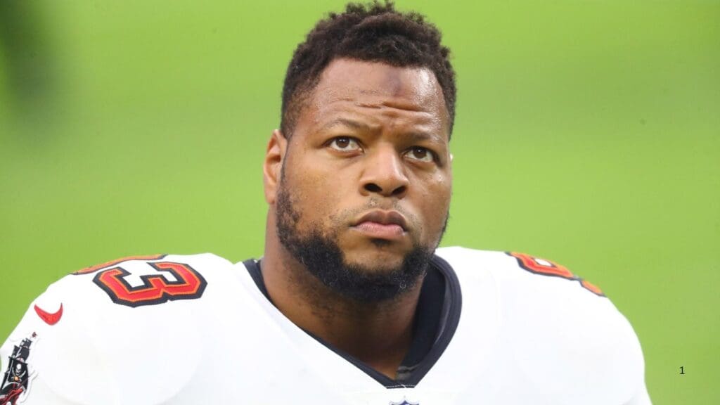 Oct 25, 2020; Paradise, Nevada, USA; Tampa Bay Buccaneers defensive tackle Ndamukong Suh (93) against the Las Vegas Raiders at Allegiant Stadium.