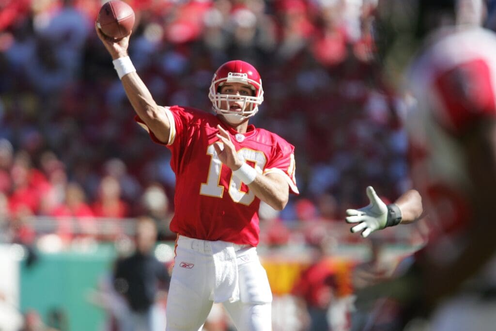 Oct 24, 2004; Kansas City, MO, USA; Kansas City Chiefs quarterback #10 Trent Green throws a pass against the Atlanta Falcons defense in 1st half action at Arrowhead Stadium.