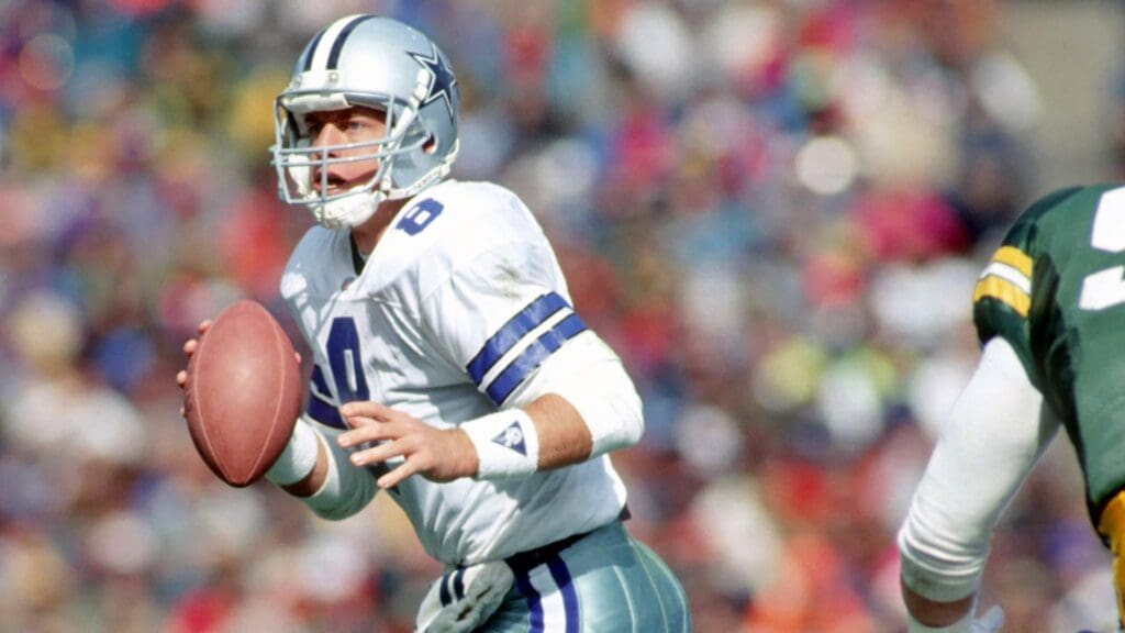 Oct 6,1991; Milwaukee, WI, USA; FILE PHOTO; Troy Aikman (8) of the Dallas Cowboys in action against the Green Bay Packers at Milwaukee County Stadium.