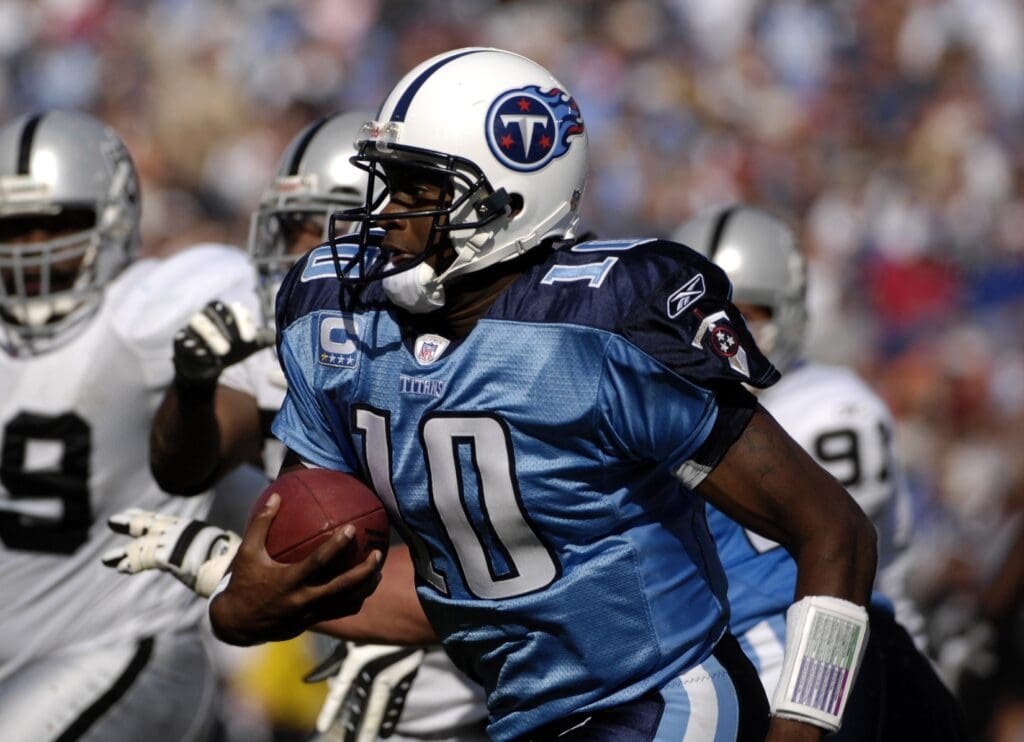 Oct 28, 2007; Nashville, TN, USA; Tennessee Titans quarterback Vince Young (10) scrambles during 13-9 victory over the Oakland Raiders at LP Field