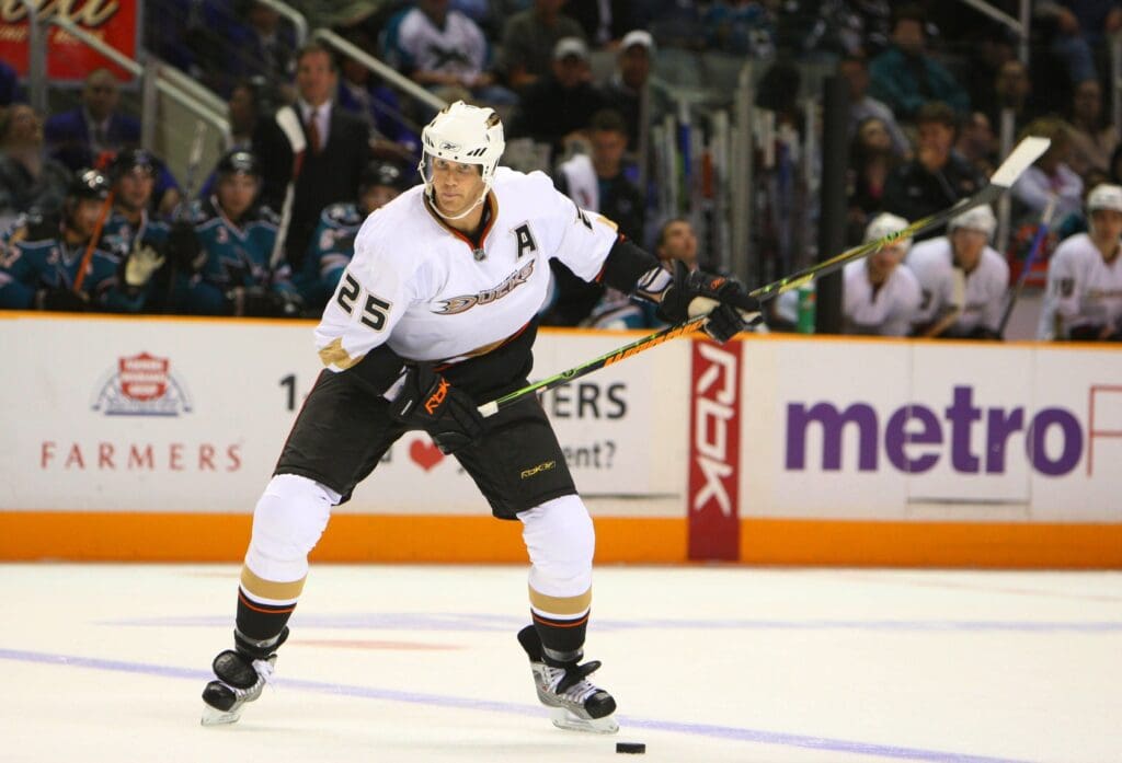 Sept 21, 2007; San Jose, CA, USA; Anaheim Ducks defenseman Chris Pronger (25) during the 3rd period against the San Jose Sharks at HP Pavilion in San Jose, CA. The Sharks defeated the Ducks 3-1.