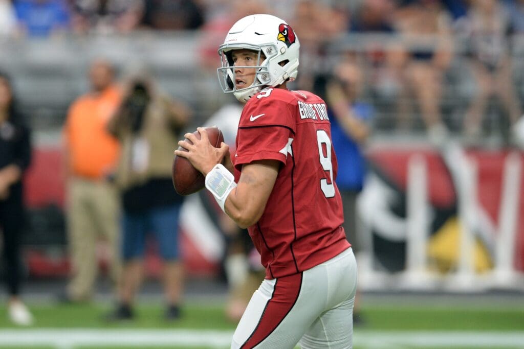 Sep 23, 2018; Glendale, AZ, USA; Arizona Cardinals quarterback Sam Bradford (9) drops back to pass against the Chicago Bears during the first half at State Farm Stadium.