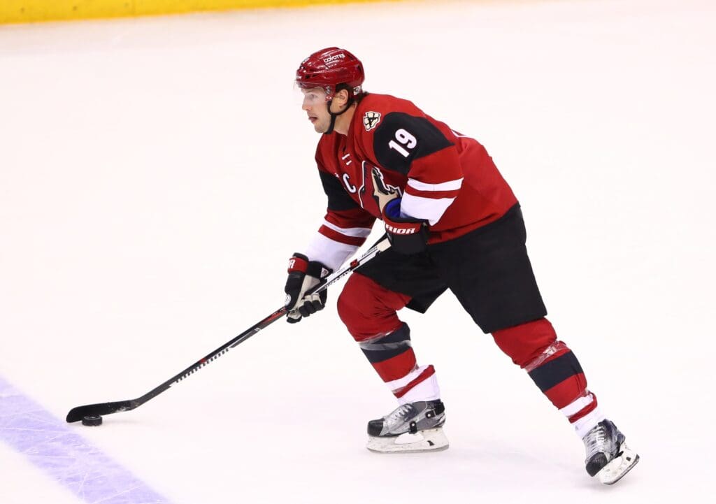 Mar 31, 2017; Glendale, AZ, USA; Arizona Coyotes right wing Shane Doan (19) against the Washington Capitals at Gila River Arena.