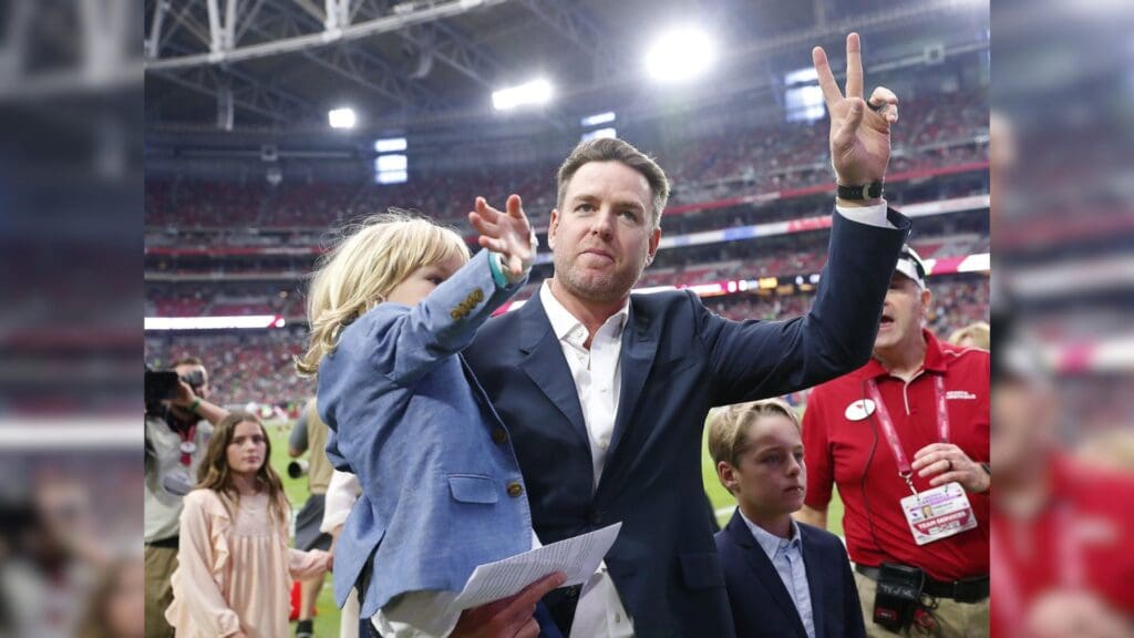 Carson Palmer waves to the crowd after his Arizona Cardinals Ring of Honor induction ceremony in 2019.