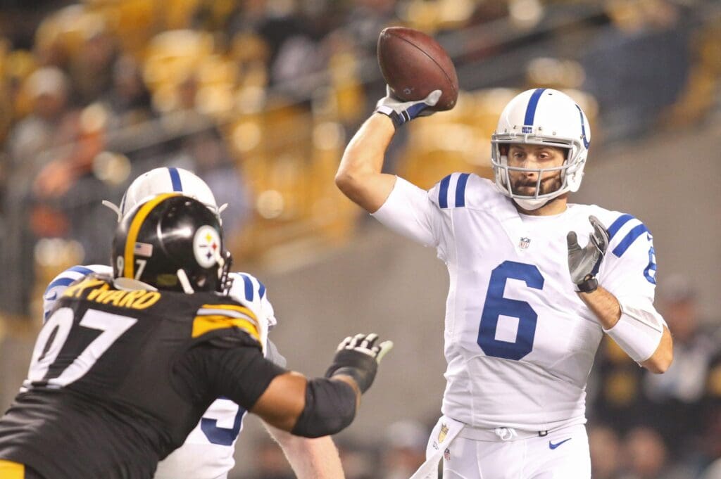 Dec 6, 2015; Pittsburgh, PA, USA; Indianapolis Colts quarterback Charlie Whitehurst (6) passes the ball against the Pittsburgh Steelers during the fourth quarter at Heinz Field. The Steelers won 45-10.