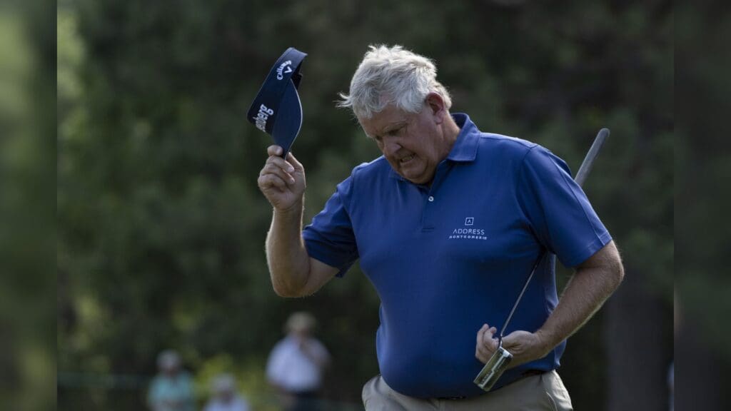 Jun 28, 2018; Colorado Springs, CO, USA; Colin Montgomerie tips his cap to the gallery at 10 during the first round of the U.S. Senior Open golf tournament at the Broadmoor.