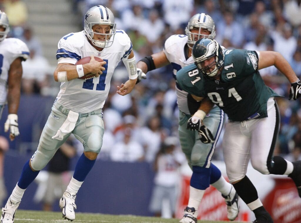 Oct 9, 2005; Irving, TX, USA; Dallas Cowboys quarterback #11 Drew Bledsoe runs out of the pocket against Philadelphia Eagles #91 Sam Rayburn at Texas Stadium. Cowboys beat the Eagles 33-10.
