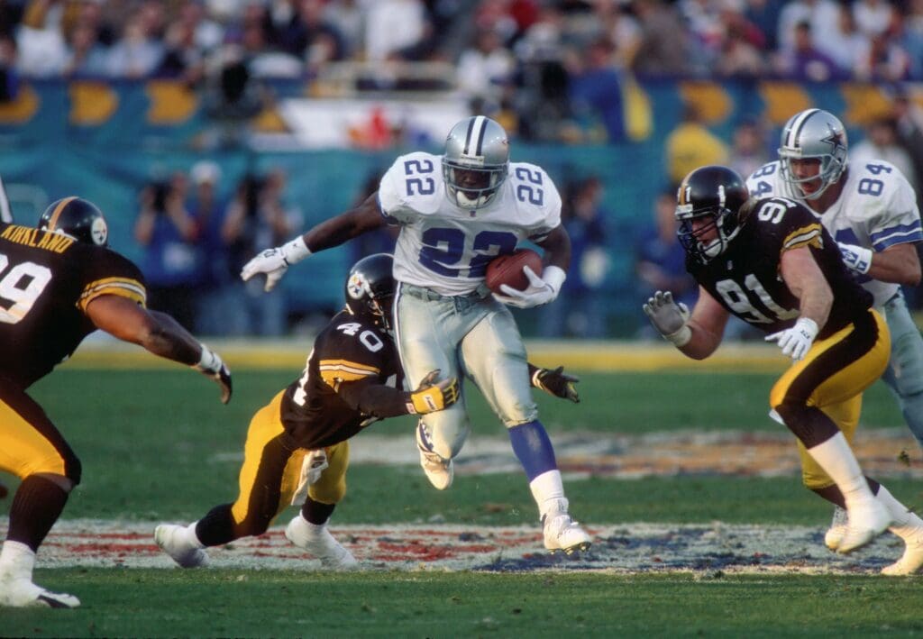 Jan 28, 1996; Tempe,AZ, USA; Dallas Cowboys runningback Emmitt Smith # 22 in action against the Pittsburgh Steelers during Super Bowl XXX at the Sun Devil Stadium. Dallas defeated Pittsburgh 27-17.