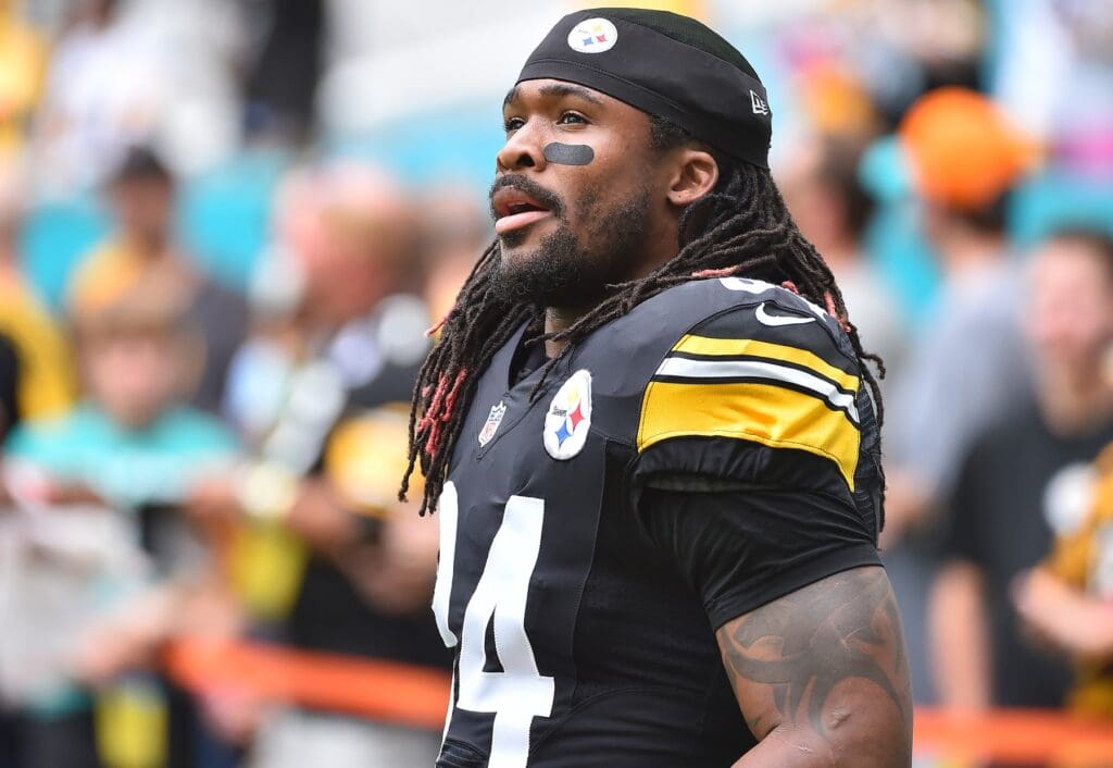 Oct 16, 2016; Miami Gardens, FL, USA; Pittsburgh Steelers running back DeAngelo Williams (34) looks on before the game against the Miami Dolphins at Hard Rock Stadium. 