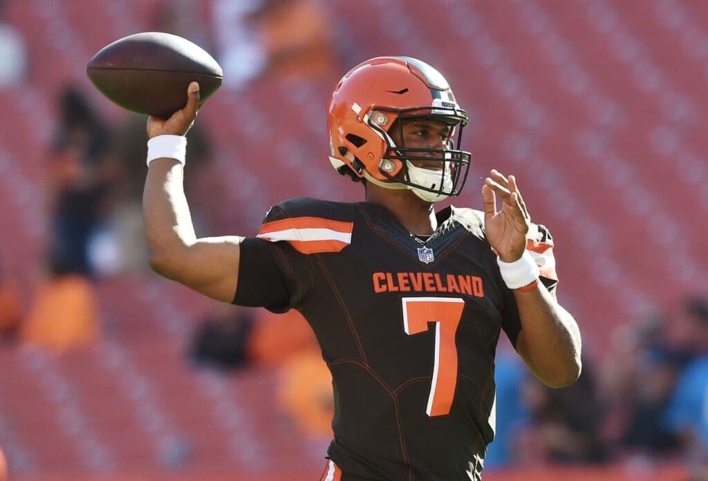 Oct 22, 2017; Cleveland, OH, USA; Cleveland Browns quarterback DeShone Kizer (7) warms up prior to the game against the Tennessee Titans at FirstEnergy Stadium.