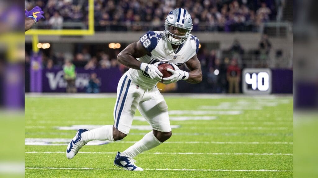 Dec 1, 2016; Minneapolis, MN, USA; Dallas Cowboys wide receiver Dez Bryant (88) catches a pass for a touchdown during the fourth quarter against the Minnesota Vikings at U.S. Bank Stadium. The Cowboys defeated the Vikings 17-15.