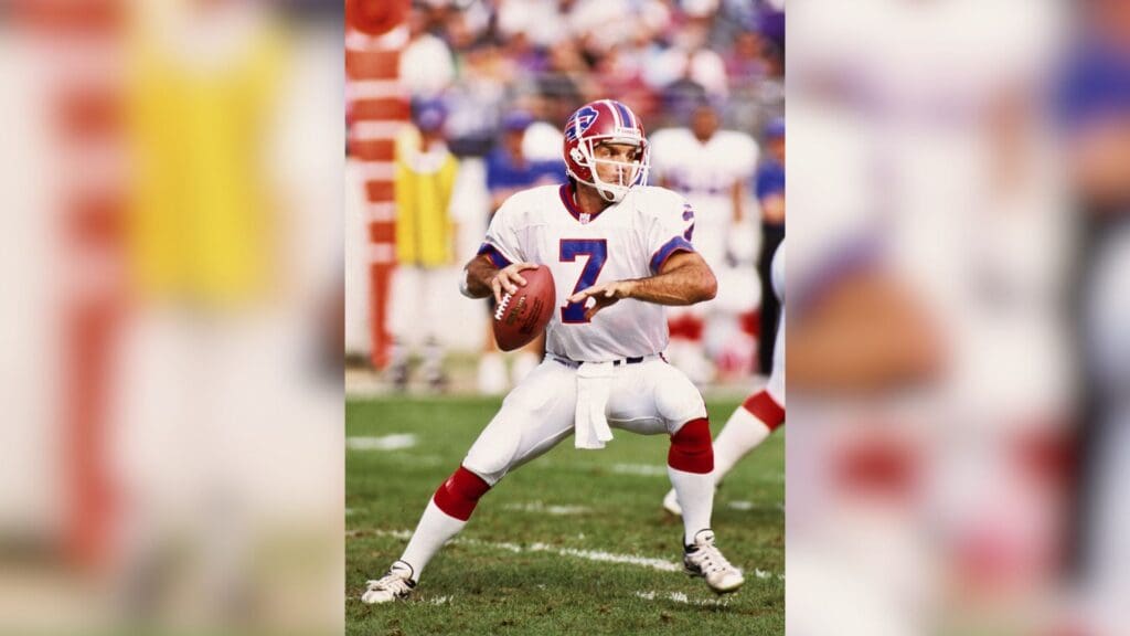 Oct 31, 1999; Baltimore, MD, USA; FILE PHOTO; Buffalo Bills quarterback Doug Flutie (7) steps back to throw against the Baltimore Ravens at PSINet Stadium during the 1999 preseason.