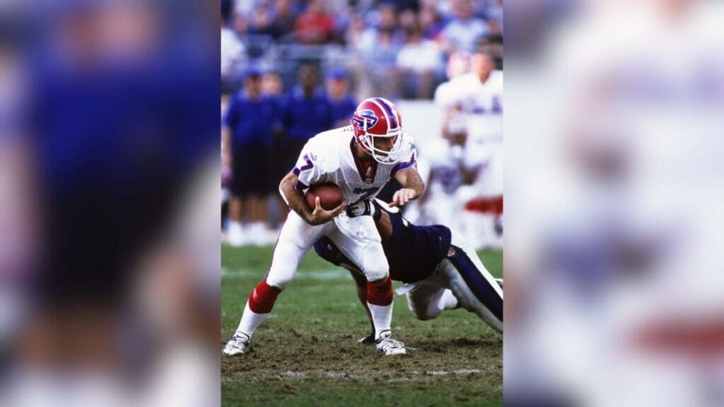 Oct 31, 1999; Baltimore, MD, USA; FILE PHOTO; Buffalo Bills quarterback Doug Flutie (7) in action against the Baltimore Ravens at PSINet Stadium during the 1999 preseason.