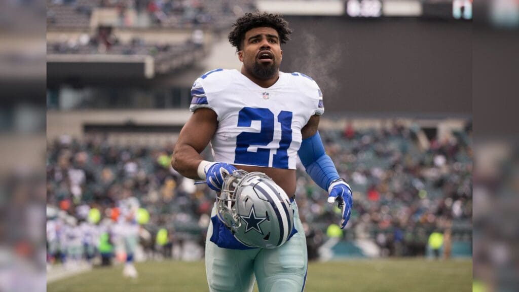 Dec 31, 2017; Philadelphia, PA, USA; Dallas Cowboys running back Ezekiel Elliott (21) takes the field for a game against the Philadelphia Eagles at Lincoln Financial Field.