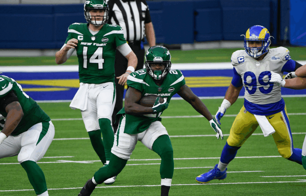 Dec 20, 2020; Inglewood, California, USA; New York Jets running back Frank Gore (21) carries the ball during the third quarter against the Los Angeles Rams at SoFi Stadium.
