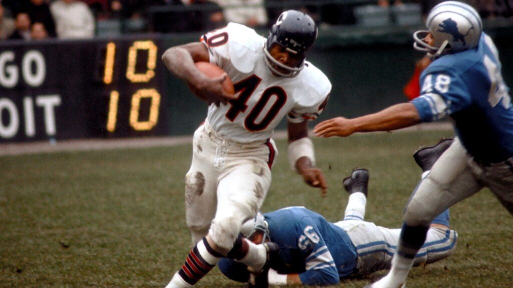 Nov 21, 1965; Detroit, MI, USA; Chicago Bears running back #40 Gayle Sayers in action against the Detroit Lions at Tiger Stadium. The Bears defeated the Lions 17-10