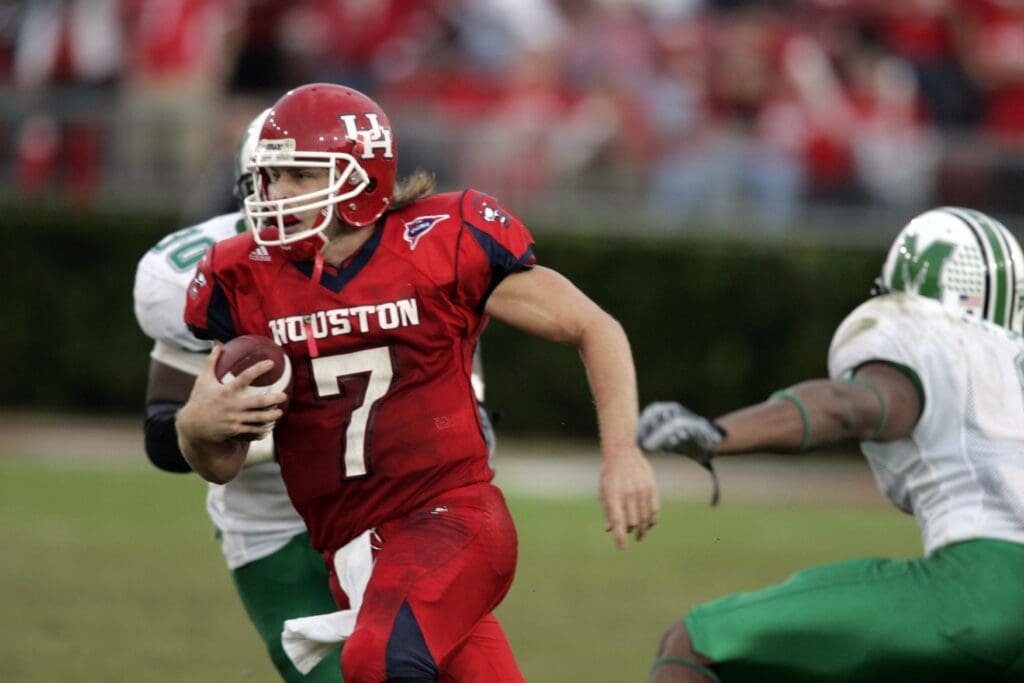 Nov 17, 2007; Houston, TX, USA; Houston Cougars quarterback Case Keenum (7) runs the football against the Marshall Thundering Herd in the third quarter at Robertson Stadium. Houston beat Marshall 35-28.