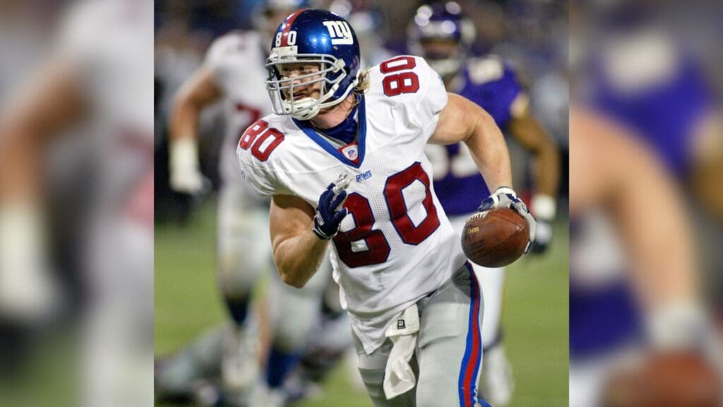 Oct 31, 2004; Minneapolis, MN, USA; New York Giants tightend #80 Jeremy Shockey runs during a 26-yard fourth quarter reception against the Minnesota Vikings in the Metrodome. The Giants scored on the next play and defeated the Vikings 34-13.