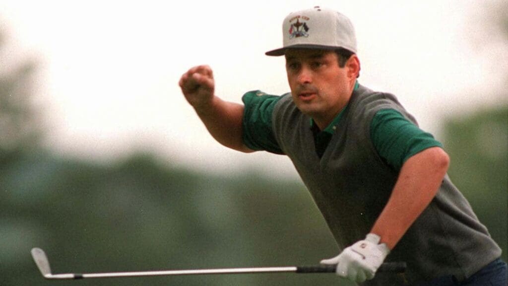 - -dc 9-23-95- 5f US player Loren Roberts celebrates chipping in on the 8th on Friday afternoon. photo Shawn Dowd U.S. player Loren Roberts celebrates chipping in on the 8th on Friday afternoon, Sept. 22, 1995. Ryder Cup Day One Loren Roberts