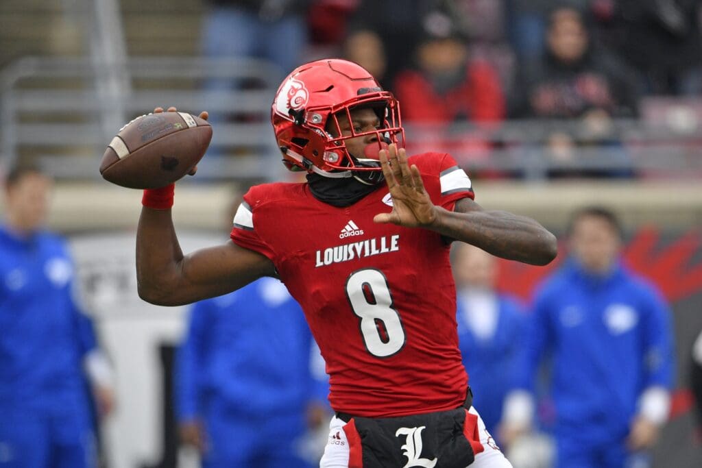 Nov 26, 2016; Louisville, KY, USA; Louisville Cardinals quarterback Lamar Jackson (8) looks to pass against the Kentucky Wildcats during the first quarter at Papa John's Cardinal Stadium.