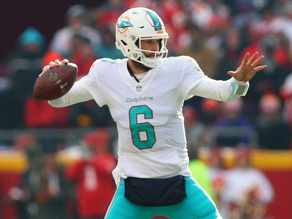 Dec 24, 2017; Kansas City, MO, USA; Miami Dolphins quarterback Jay Cutler (6) throws a pass against the Kansas City Chiefs in the first half at Arrowhead Stadium.