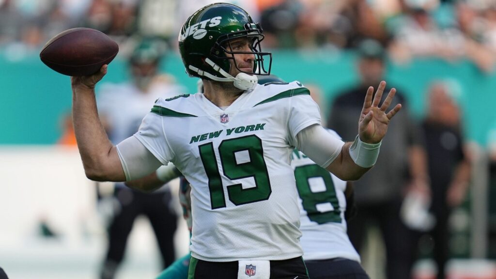 New York Jets quarterback Joe Flacco (19) drops back to pass against the Miami Dolphins during the second half of an NFL game at Hard Rock Stadium in Miami Gardens, Jan. 8, 2023.